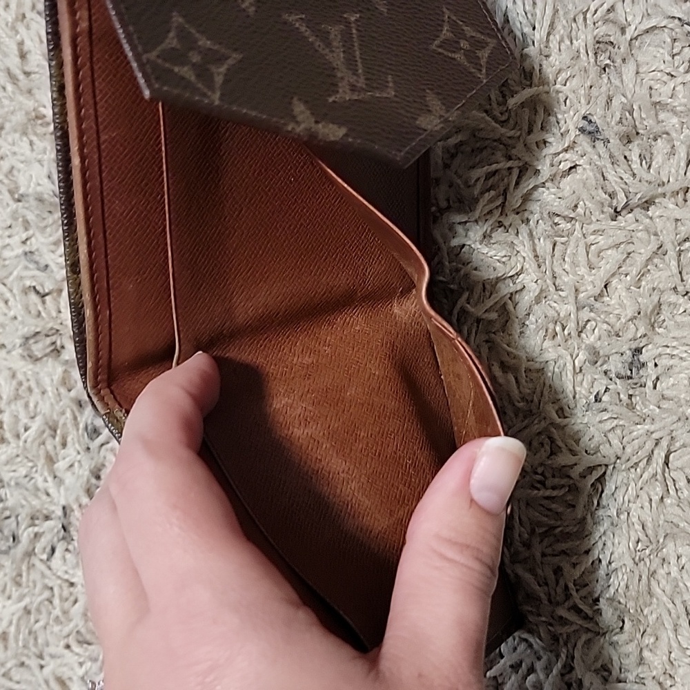 Louis Vuitton Monogram Wallet - Picture 8 of 8